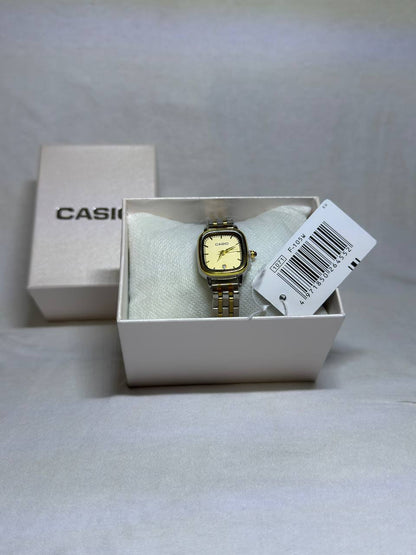 Monter CASIO ™ ساعة نسائية