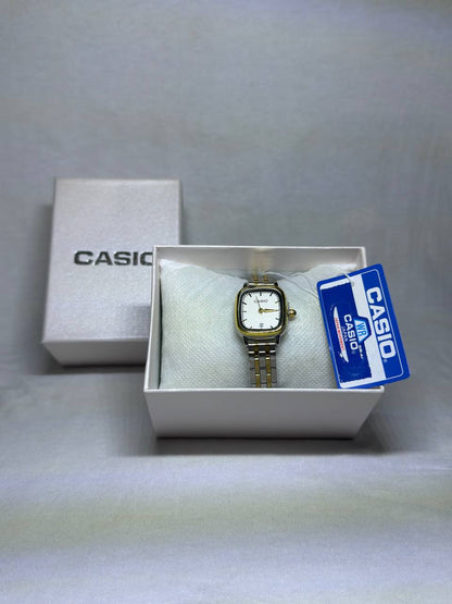 Monter CASIO ™ ساعة نسائية